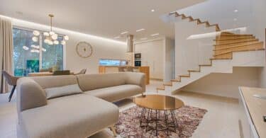 Mobilier design d’occasion dans un intérieur contemporain