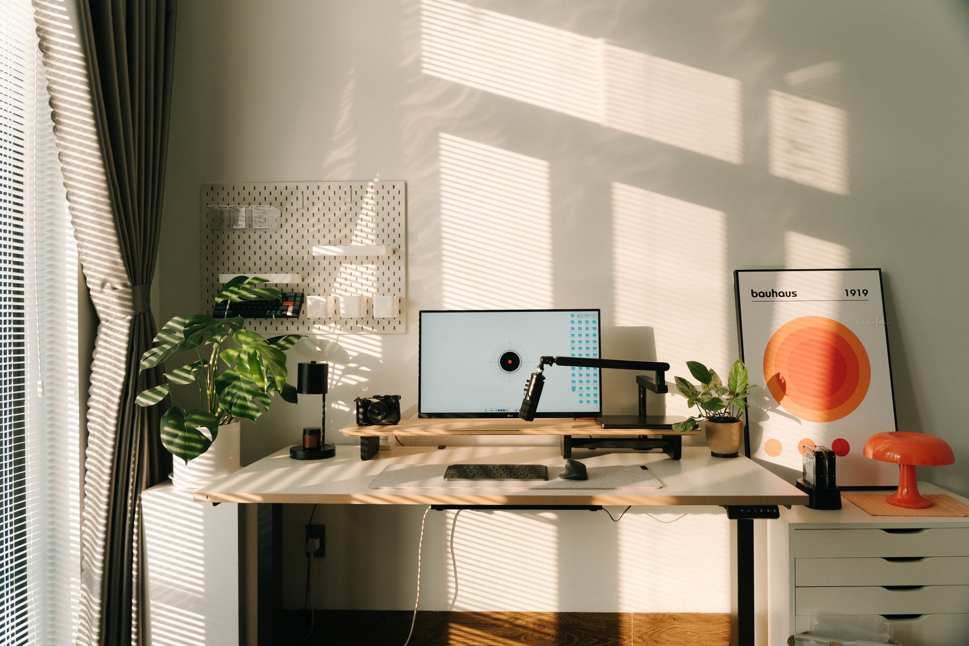 Aménager un coin bureau design chez soi : entre pièces vintage et équipement moderne