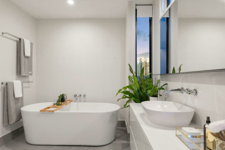 Comment donner un aspect haut de gamme à une salle de bain sans tout refaire ?