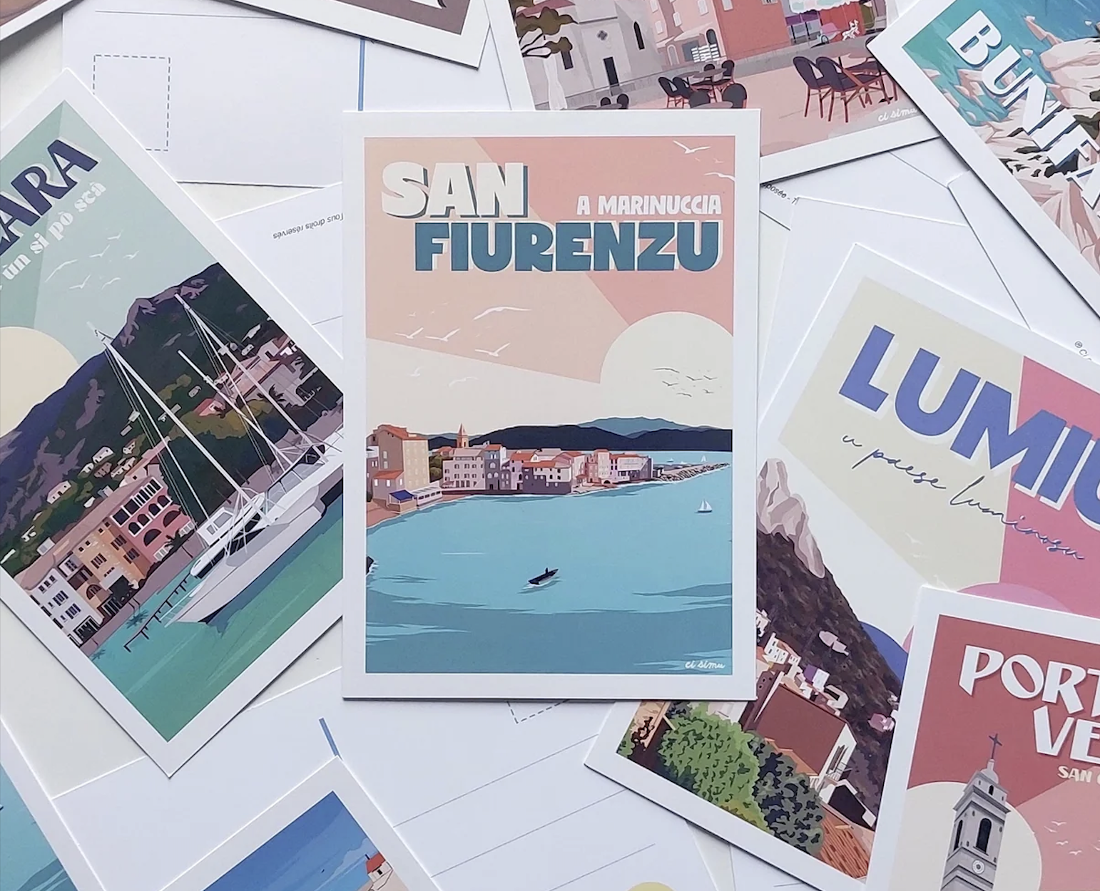 L'art de la micro-décoration : transformer de simples cartes postales en galerie murale