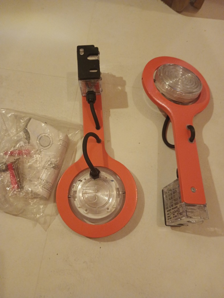 Picto orange X 2,Roger Pradier