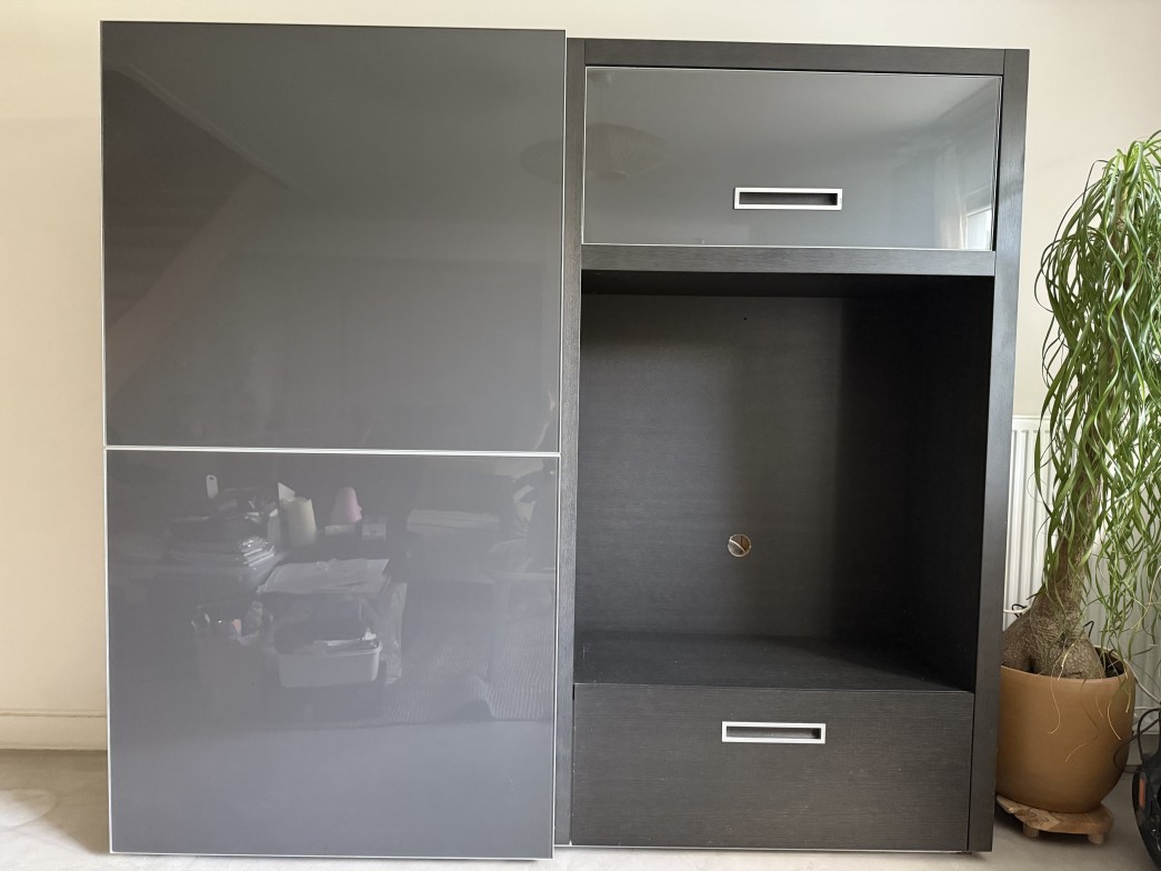 Bibliothèque avec porte coulissante et espace TV,Cinna