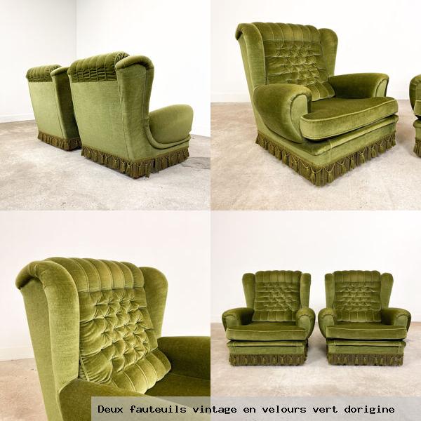 Deux fauteuils vintage en velours vert dorigine