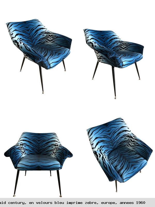 Ensemble de deux fauteuils mid century en velours bleu imprime zebre europe annees 1960