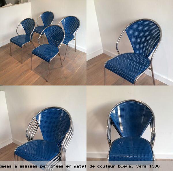 Suite 4 chaises chromees a assises perforees en metal couleur bleue vers 1980