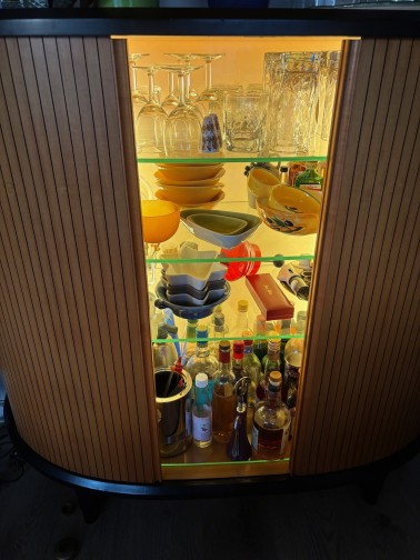 Bahut, vitrine, table et chaises