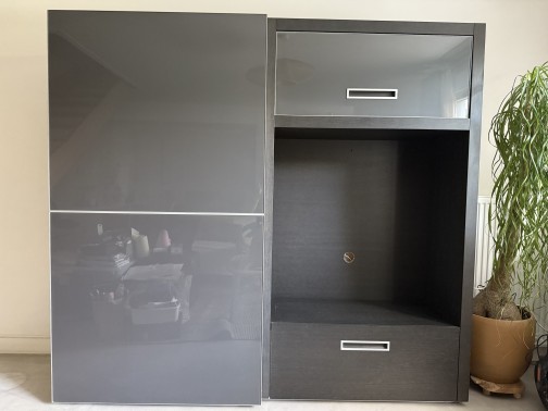 Bibliothèque avec porte coulissante et espace TV,Cinna(1)