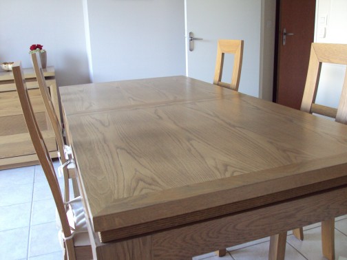 table salle à manger Table contemporaine hêtre (état neuf)
(à rapprocher annonce  Bahut passée 25/2) dimensions : L1