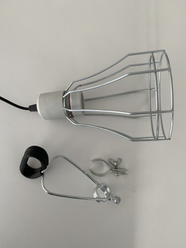 lampe baladeuse Iconique lampe baladeuse à poser ou à clipser achetée chez Merci

Reconnaissable à son design 