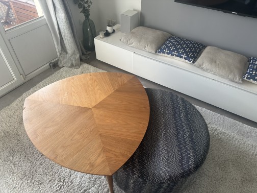 Lot Table basse et son pouf(2)