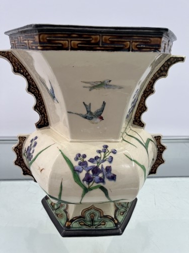 VASE À PANS ET AILETTES(3)