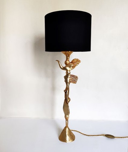 Lampe bronze Totem Pierre Casenove 94 - Sublime et importante lampe en bronze doré modèle Totem Femme de Pierre Casenove pour Fondica en